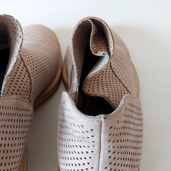Eileen Fisher Bootie Size 7 Perforated Nubuck Leather Neutral Ankle Stacked Heel - Picture 7 of 15